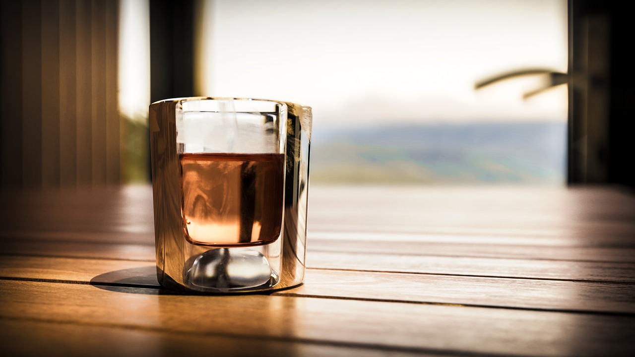 Spirituosen brennen – So nachhaltig ist die Herstellung von Whisky